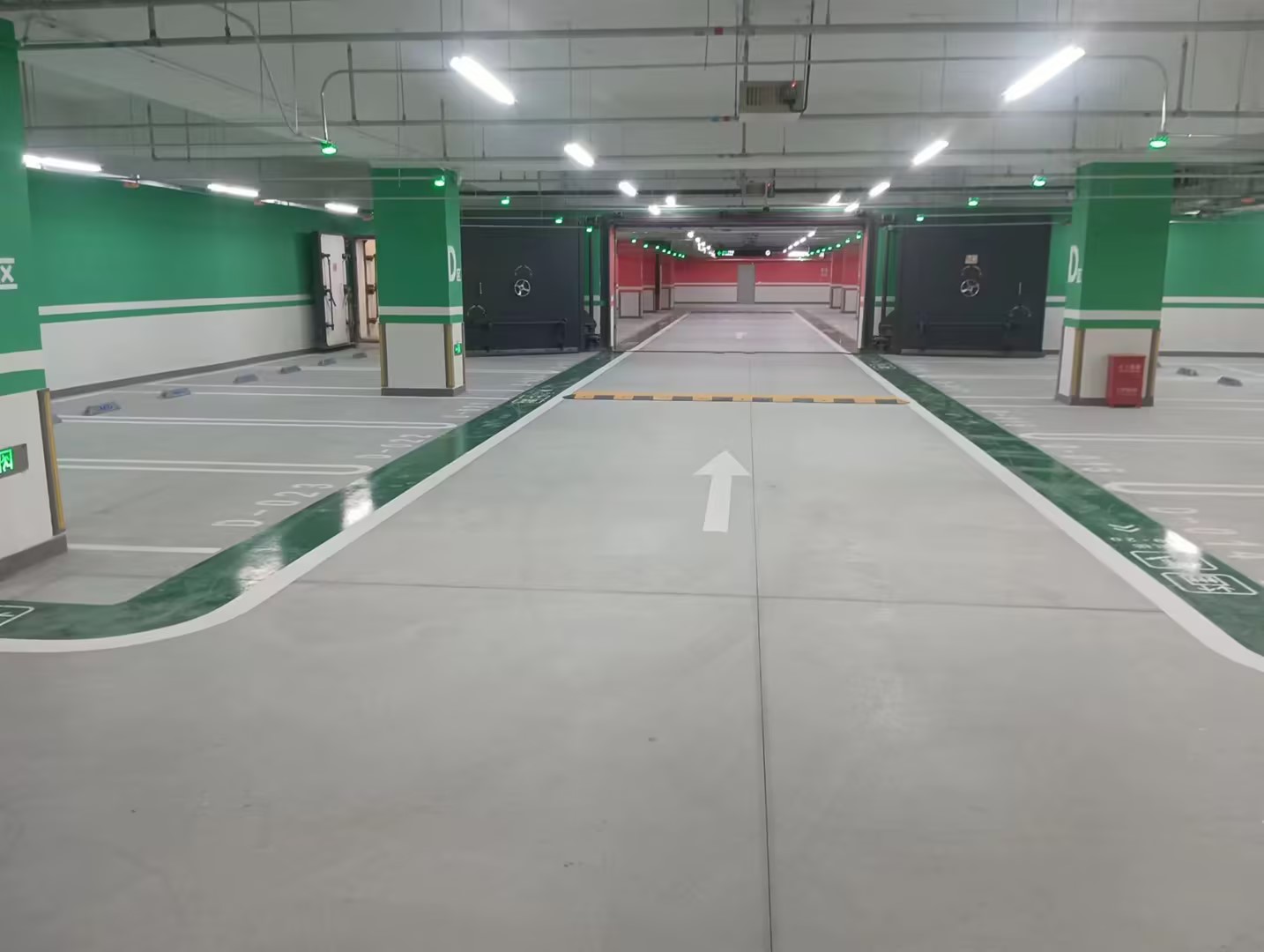 北京城市副中心政府辦公樓停車場